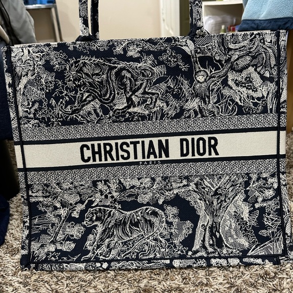 Large Dior Book Tote Blue Toile de Jouy Reverse Embroidery - Picture 8 of 11